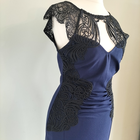 Lipsy London Bodycon Lace Dress - Picture 7 of 8